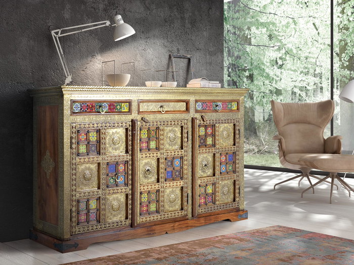 GINER Y COLOMER Aparador de estilo étnico en madera de acacia con detalles de cerámica y bronce, Cerezo